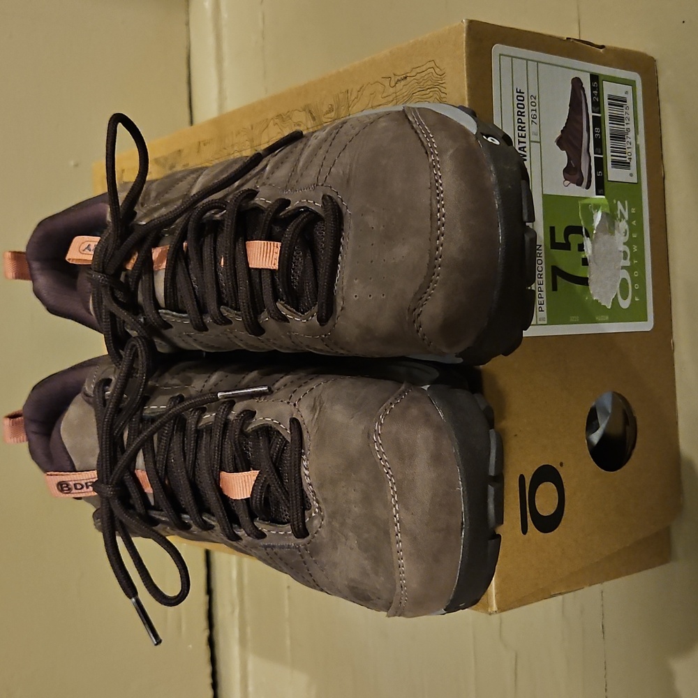 Oboz Women's Sypes Low Leather B-DRY Waterproof Hiking Shoes 7.5 Peppercorn